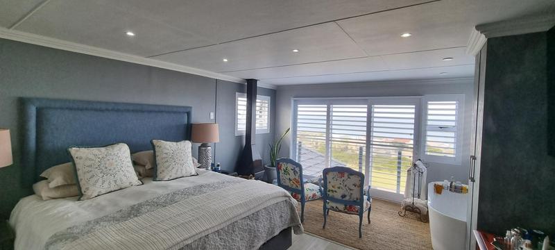 5 Bedroom Property for Sale in Reebok Western Cape